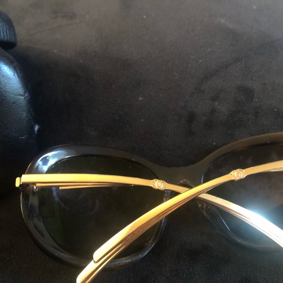 Nwot gorgeous Chanel oversized sunglasses with hard case. See others at $850 - Picture 2 of 5